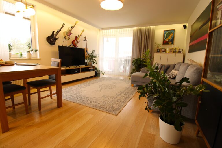 4 pokoje. 79 m2. Gen. Roi.