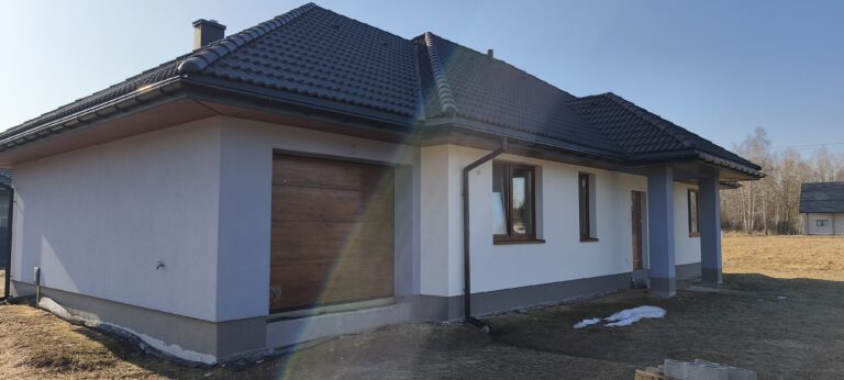 Dom wolnostojący na dużej działce